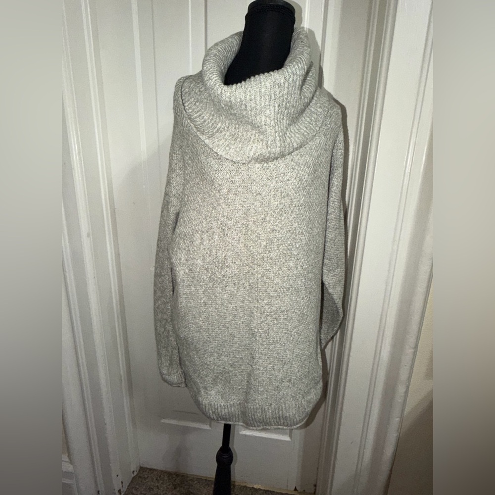 Women's size medium‎ Maurices Light Gray Cowl Neck Sweater long sleeve warm